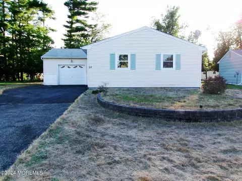27 Norwich Dr, Toms River, NJ 08757