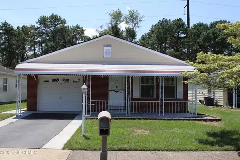 125 San Carlos St, Toms River, NJ 08757
