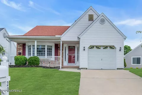 20 Narberth Way, Toms River, NJ 08757