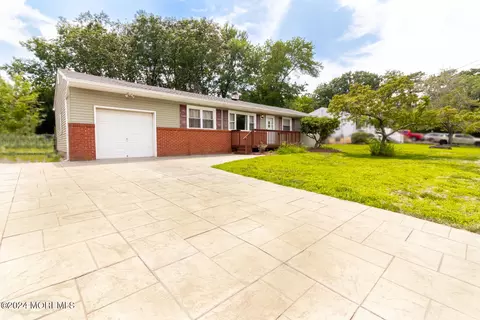 205 Spruce Dr, Brick, NJ 08723