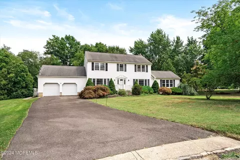 66 E Pearl St, Middletown, NJ 07748