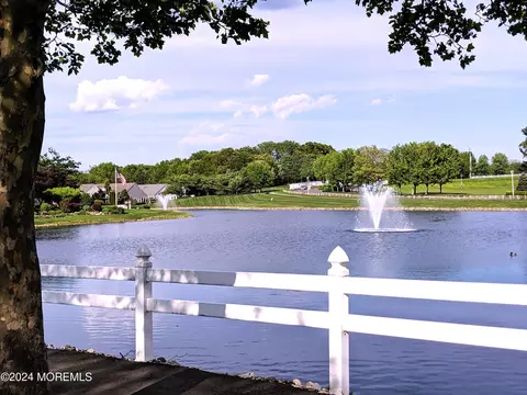 20 Morning Glory Ln, Lakewood, NJ 08701