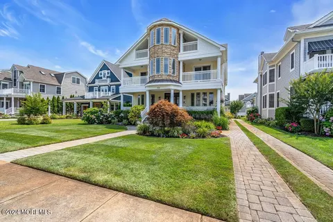 113 Salem Ave, Spring Lake, NJ 07762