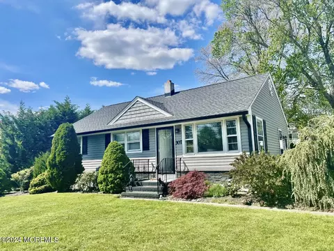 307 Cliffwood Dr, Wall Township, NJ 07753