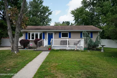 28 Georgian Blvd, Jackson, NJ 08527