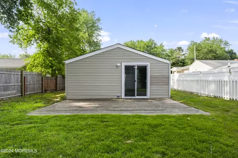Exterior - 37 Central Ave, Waretown, NJ 08758 photo 4 of 4