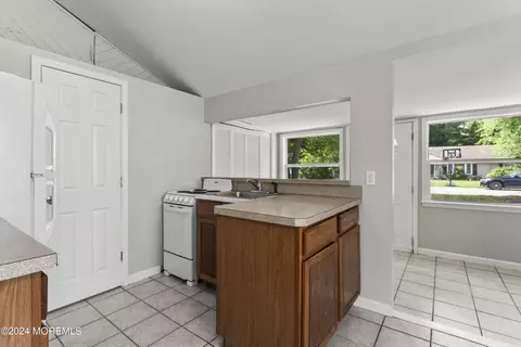 Entry Way - 37 Central Ave, Waretown, NJ 08758 photo 3 of 6