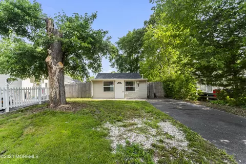 Exterior - 37 Central Ave, Waretown, NJ 08758 photo 1 of 4