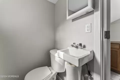 Bath - 37 Central Ave, Waretown, NJ 08758 photo 3 of 3