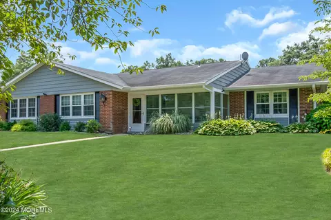 520 Portsmouth Dr # B, Lakewood, NJ 08701