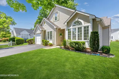Exterior - 21 S Baker Dr, Jackson, NJ 08527 photo 2 of 6