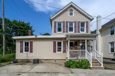 47 Green Grove Ave, Keyport, NJ 07735