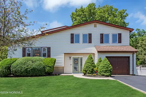 128 Baywood Dr, Toms River, NJ 08753