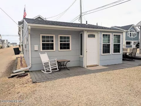 115 W Pelican Way, Lavallette, NJ 08735