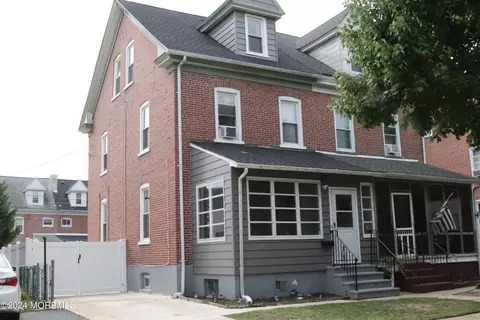 27 3rd Ave, Roebling, NJ 08554