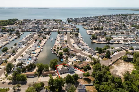 232 11th St, Barnegat, NJ 08005