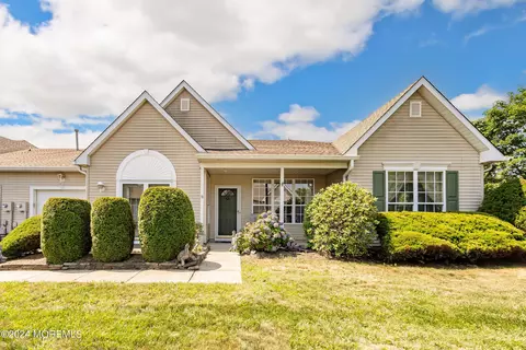 19 Foxwood Rd, Lakewood, NJ 08701