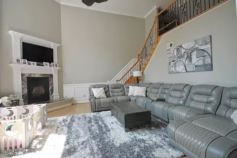 Living - 111 Wiseman Rd, Jackson, NJ 08527 photo 4 of 7