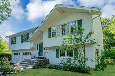 518 Oakview Dr, Toms River, NJ 08753