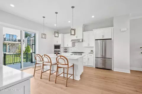 36 Linder Ct, Middletown, NJ 07748