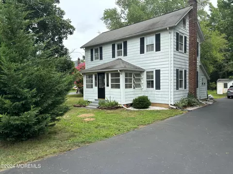 725 Perrineville Rd, Millstone, NJ 08535