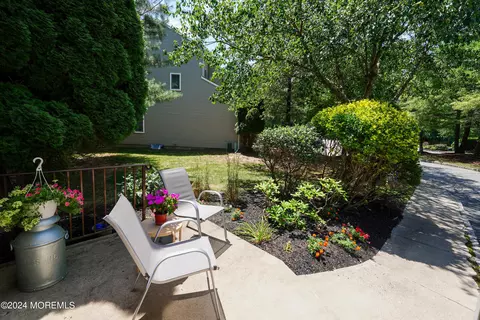 25 Oak Mews Ct, Ocean, NJ 07712