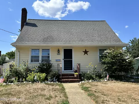 109 Hillside St, Red Bank, NJ 07701