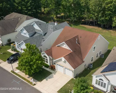 38 Medinah Ct, Jackson, NJ 08527