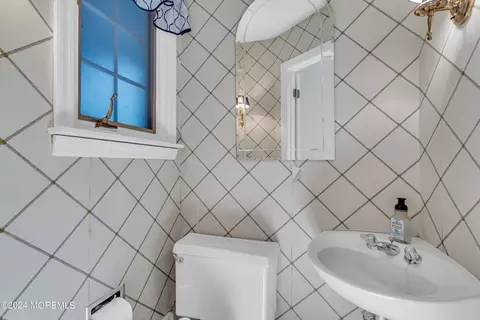 Bath - 6 Berkeley Sq, Brielle, NJ 08730 photo 1 of 4