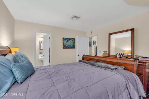 Bedroom - 6 Berkeley Sq, Brielle, NJ 08730 photo 2 of 2