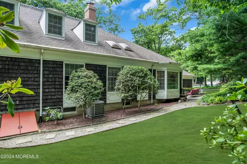 Exterior - 6 Berkeley Sq, Brielle, NJ 08730 photo 7 of 9