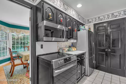 Kitchen - 6 Berkeley Sq, Brielle, NJ 08730 photo 3 of 3