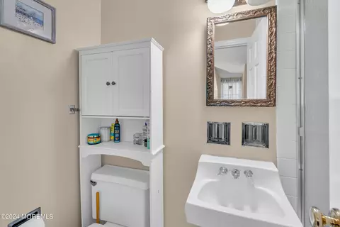 Bath - 6 Berkeley Sq, Brielle, NJ 08730 photo 2 of 4