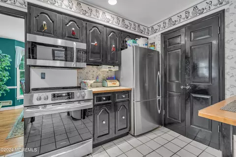 Kitchen - 6 Berkeley Sq, Brielle, NJ 08730 photo 1 of 3