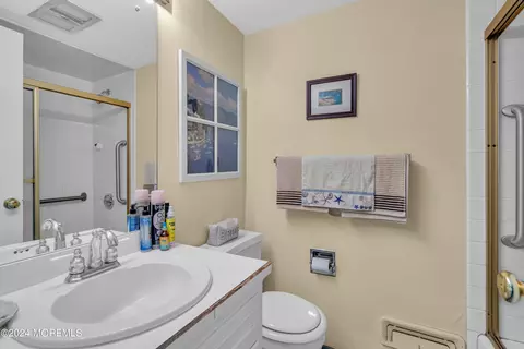 Bath - 6 Berkeley Sq, Brielle, NJ 08730 photo 4 of 4