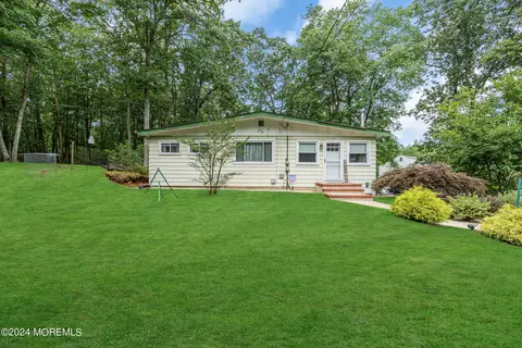 166 Willow Dr, Jackson, NJ 08527 photo 3