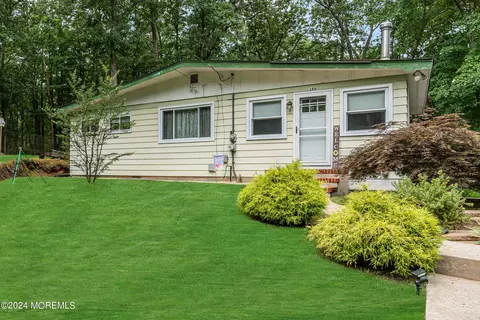 166 Willow Dr, Jackson, NJ 08527