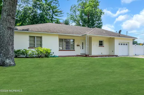 305 Grant Ave, Pine Beach, NJ 08741
