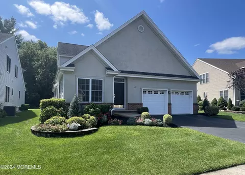 13 Salter Ct, Manalapan, NJ 07726