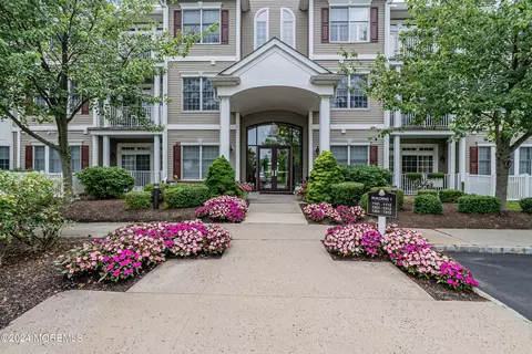 7 Centre St #1107, Ocean, NJ 07712