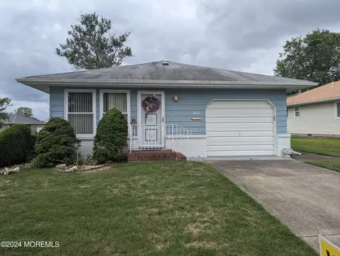 15 Grenada St, Berkeley, NJ 08721