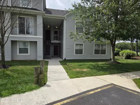 1615 Waters Edge Dr, Toms River, NJ 08753
