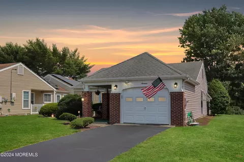 19 St Paul Pl, Manchester, NJ 08759