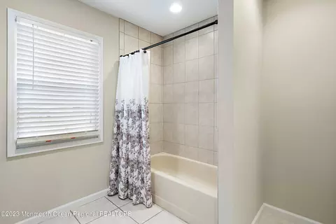 Bath - 413 19th Ave, Brick, NJ 08724 photo 1 of 3