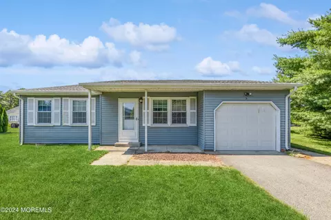 3 Cranston Ct, Whiting, NJ 08759