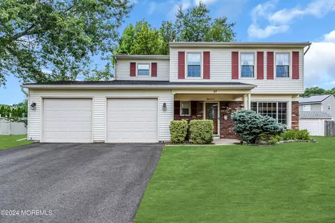 57 Markwood Dr, Howell, NJ 07731