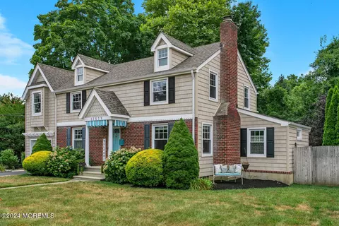 60 Obre Pl, Shrewsbury, NJ 07702