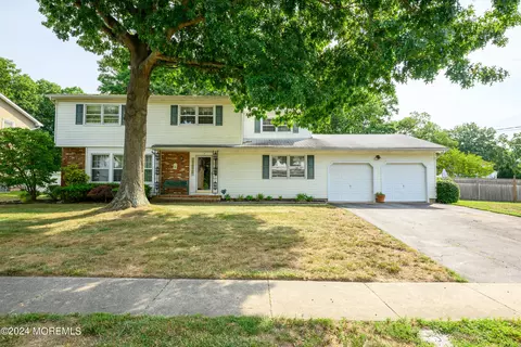 4 High Ridge Rd, Howell, NJ 07731