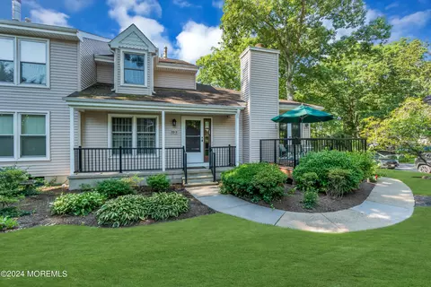 19 Maple Ln #B, Brielle, NJ 08730