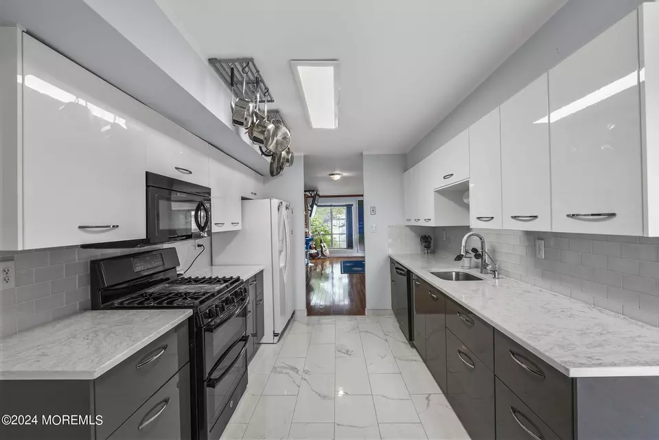  89 Dartmouth Pl, Morganville, NJ 07751 photo 9